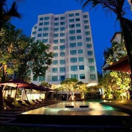 Sora Resort & Suites Sukhumvit Bangkok Exterior photo