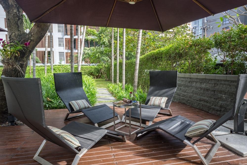 Sora Resort & Suites Sukhumvit Bangkok Exterior photo