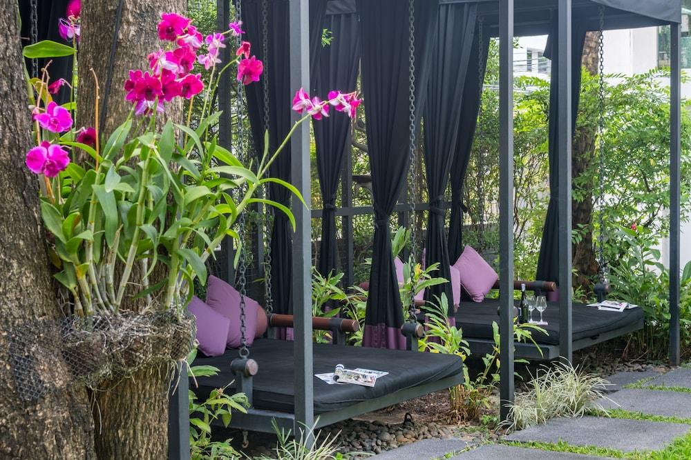 Sora Resort & Suites Sukhumvit Bangkok Exterior photo