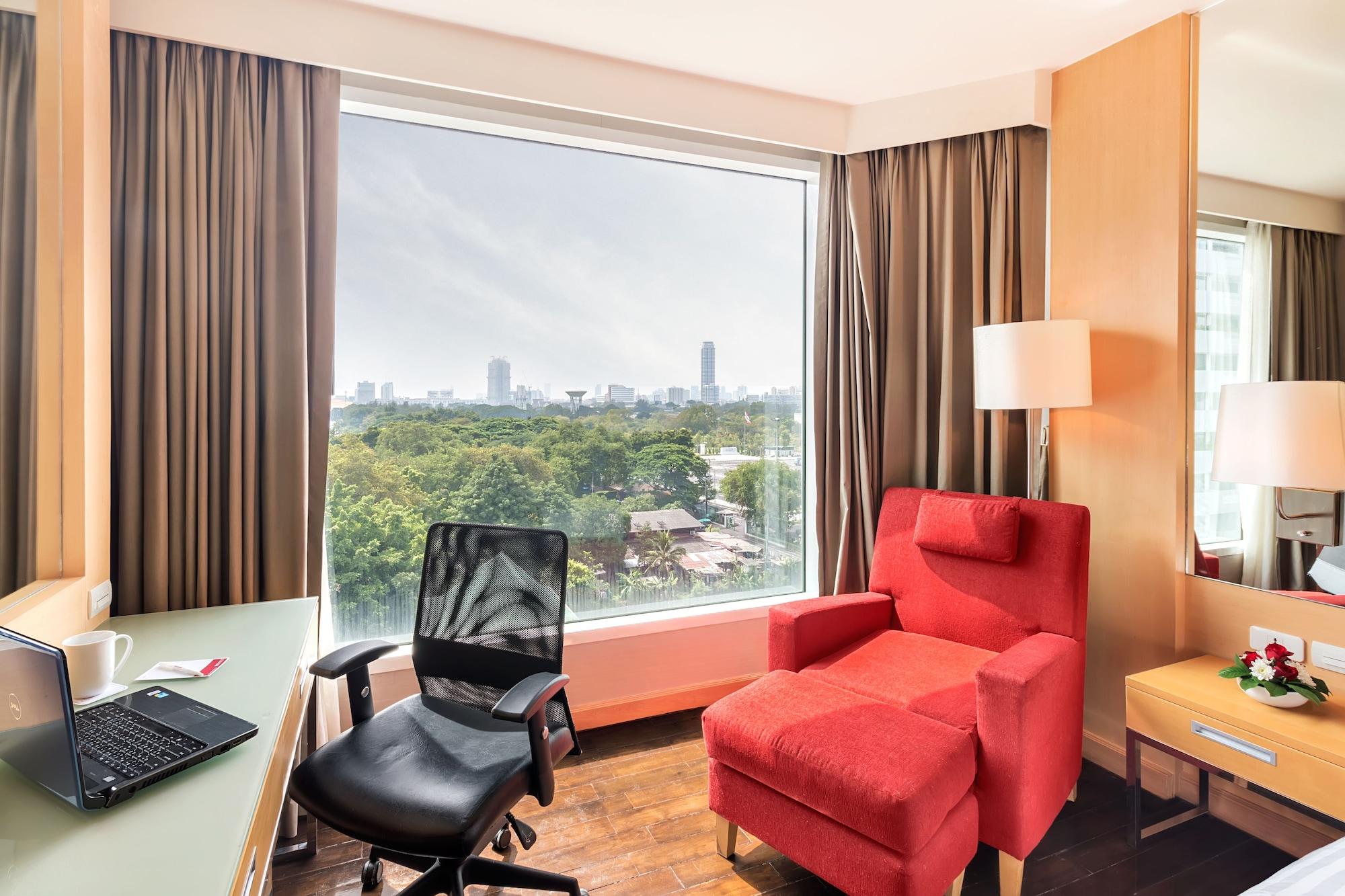 Sora Resort & Suites Sukhumvit Bangkok Exterior photo