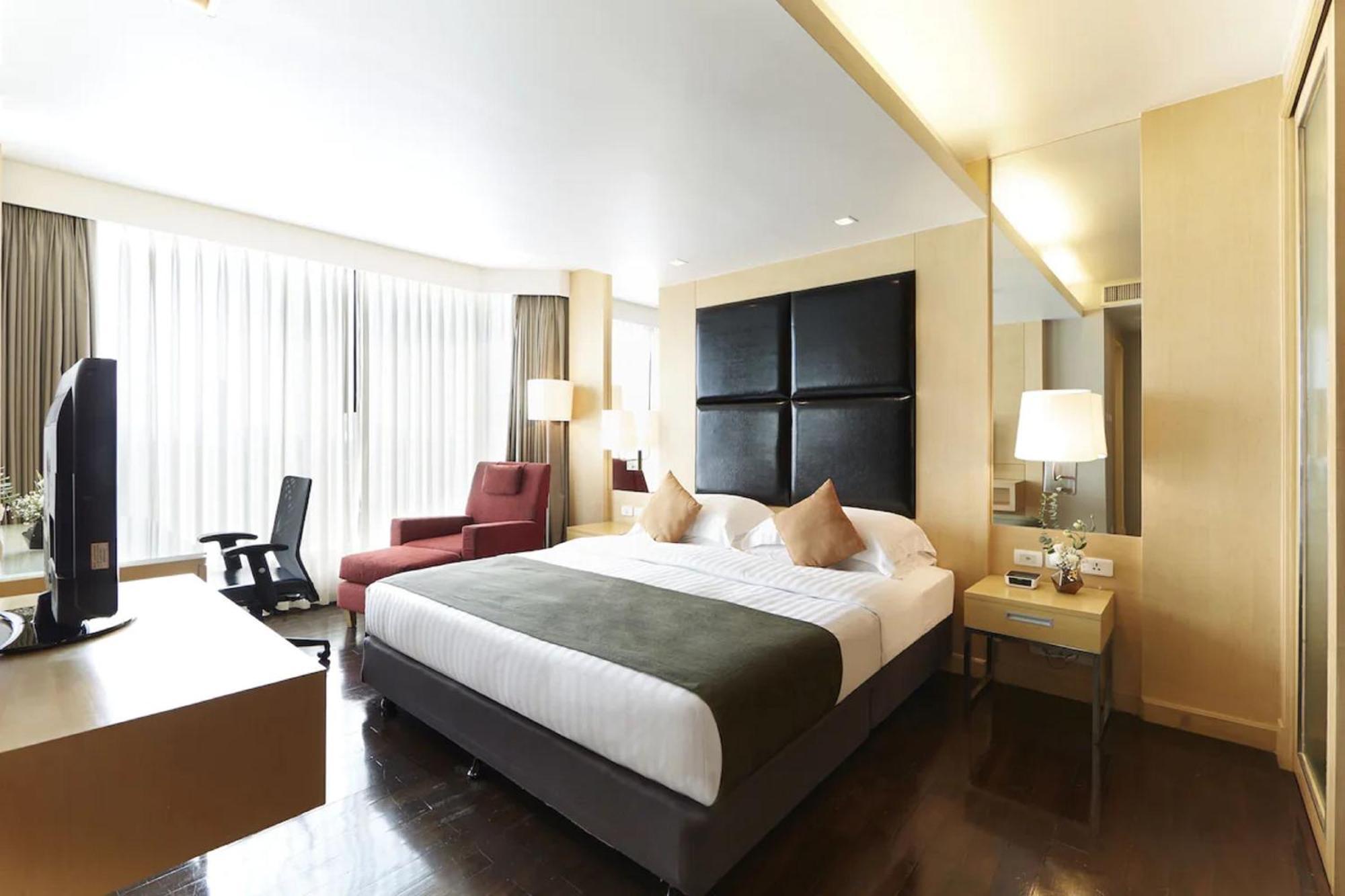 Sora Resort & Suites Sukhumvit Bangkok Exterior photo