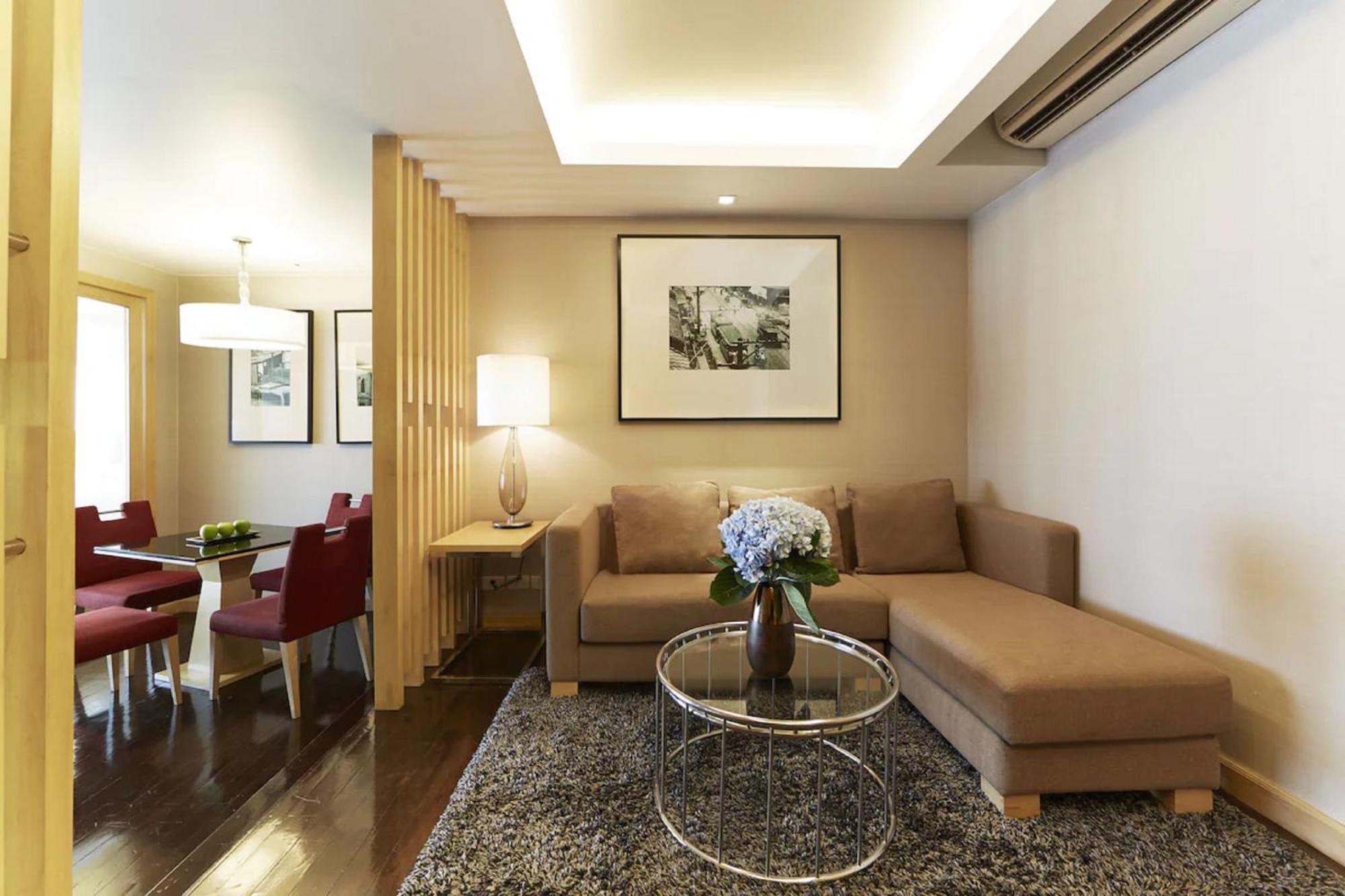 Sora Resort & Suites Sukhumvit Bangkok Exterior photo
