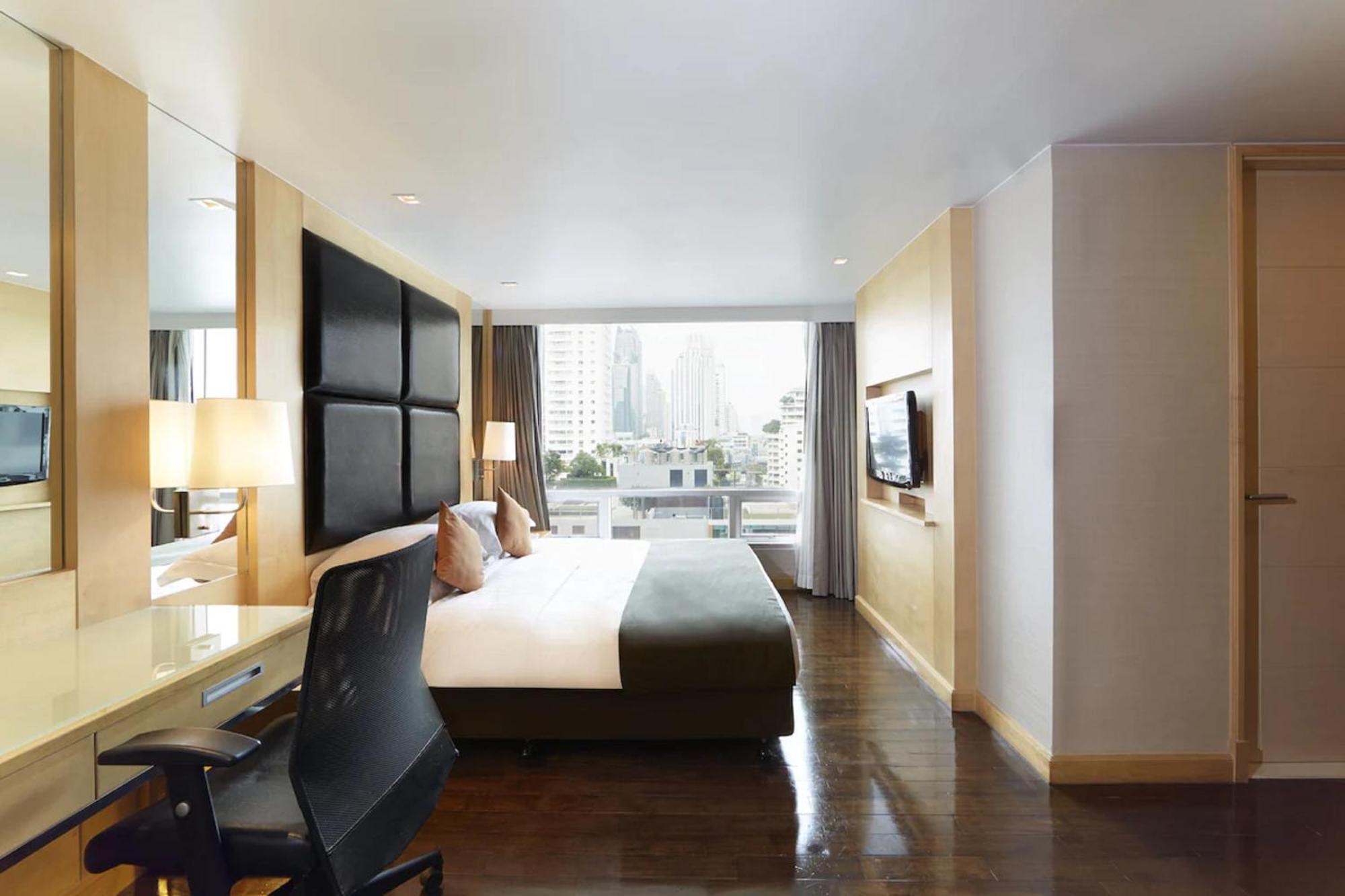 Sora Resort & Suites Sukhumvit Bangkok Exterior photo