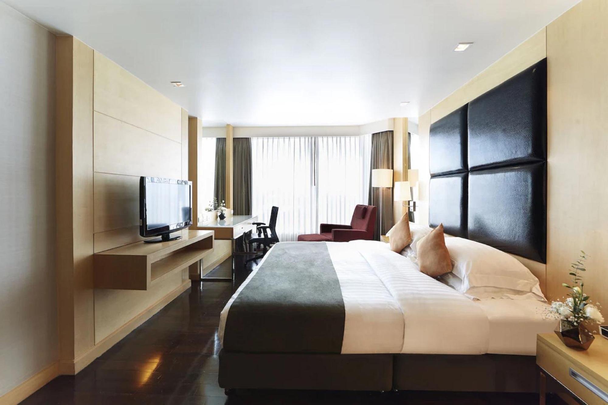 Sora Resort & Suites Sukhumvit Bangkok Exterior photo