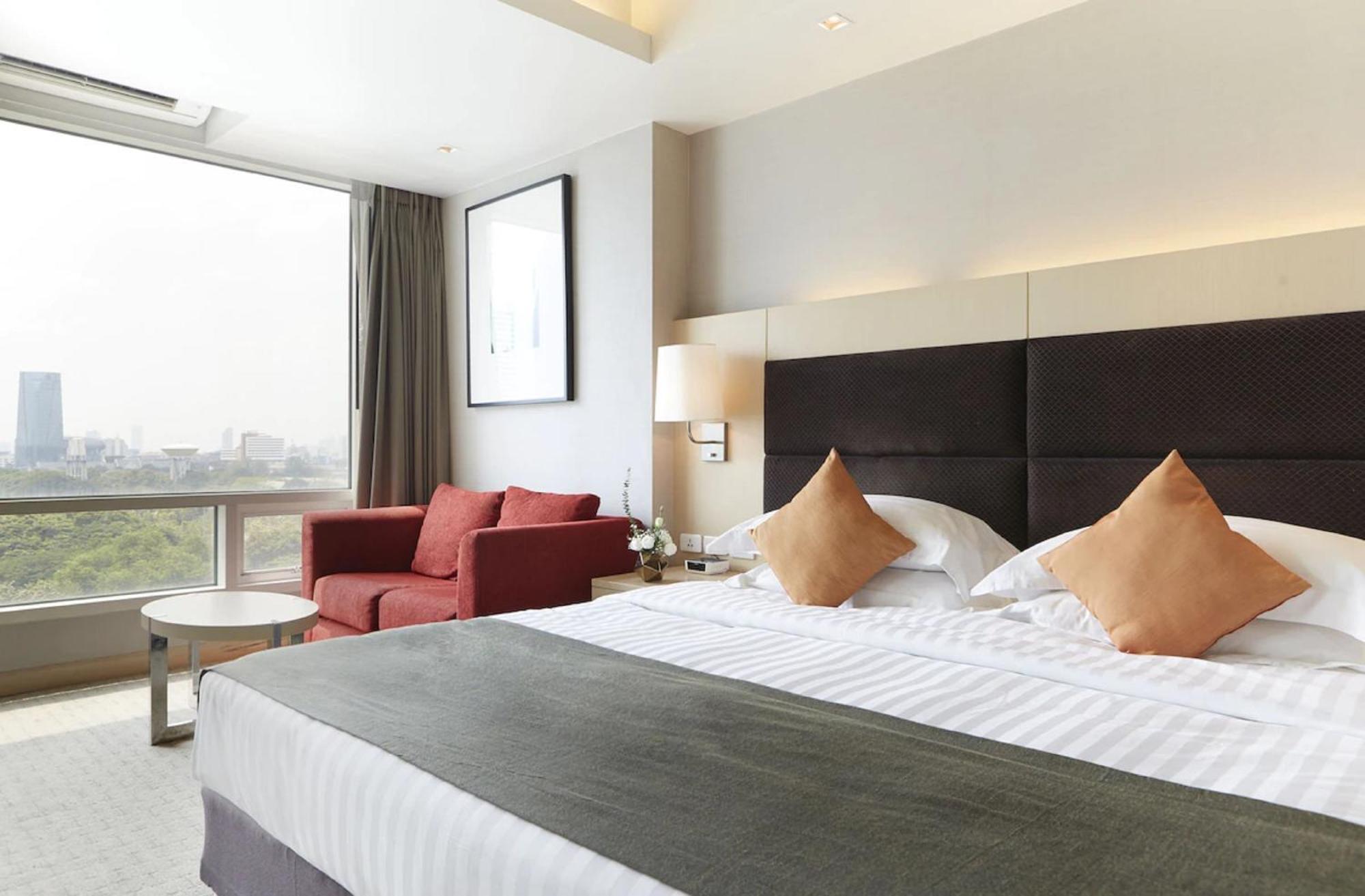 Sora Resort & Suites Sukhumvit Bangkok Exterior photo