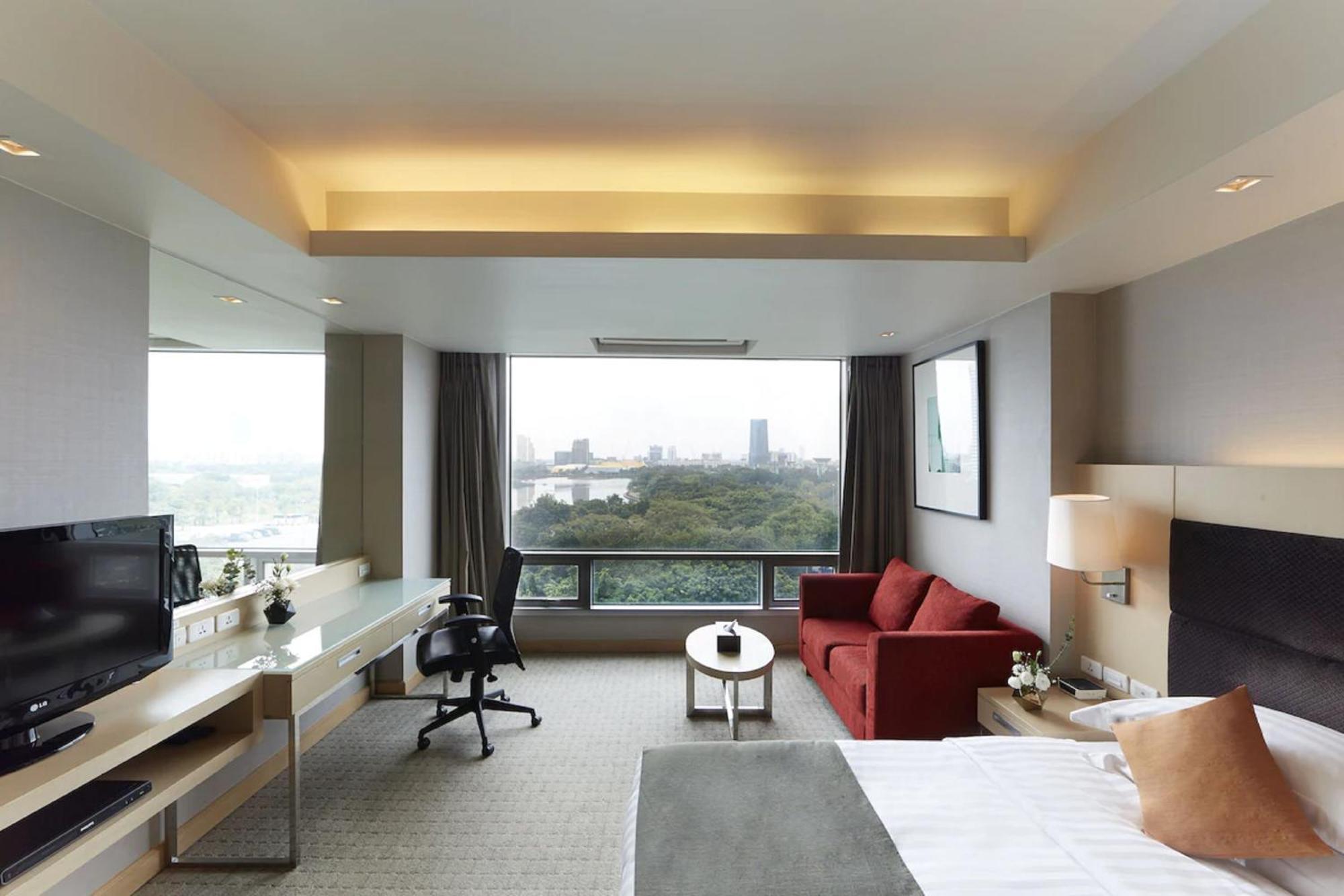 Sora Resort & Suites Sukhumvit Bangkok Exterior photo