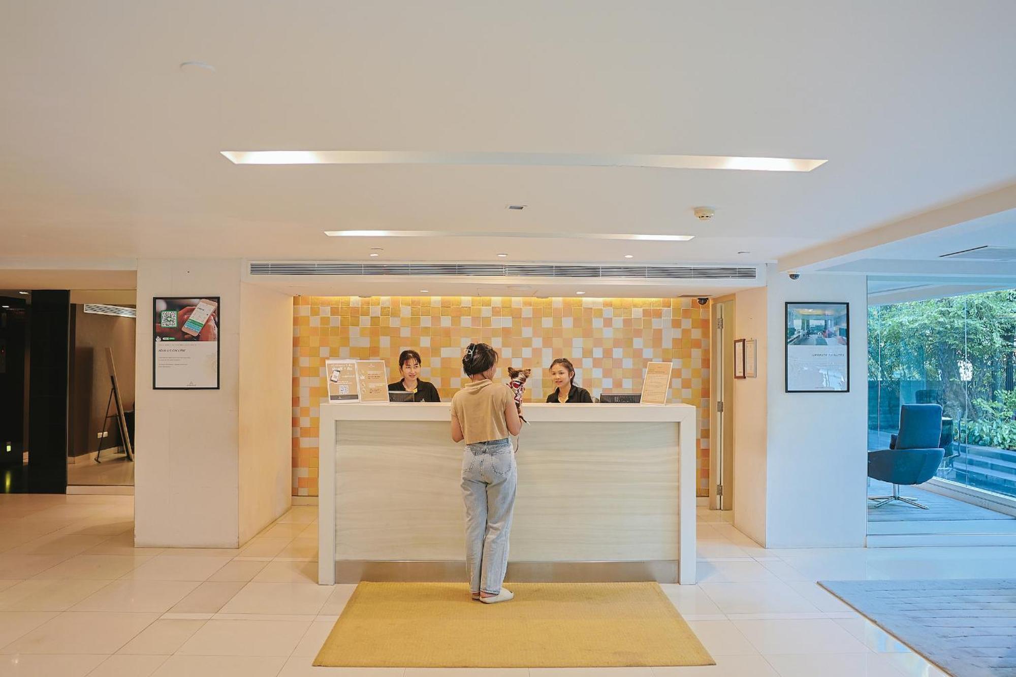 Sora Resort & Suites Sukhumvit Bangkok Exterior photo