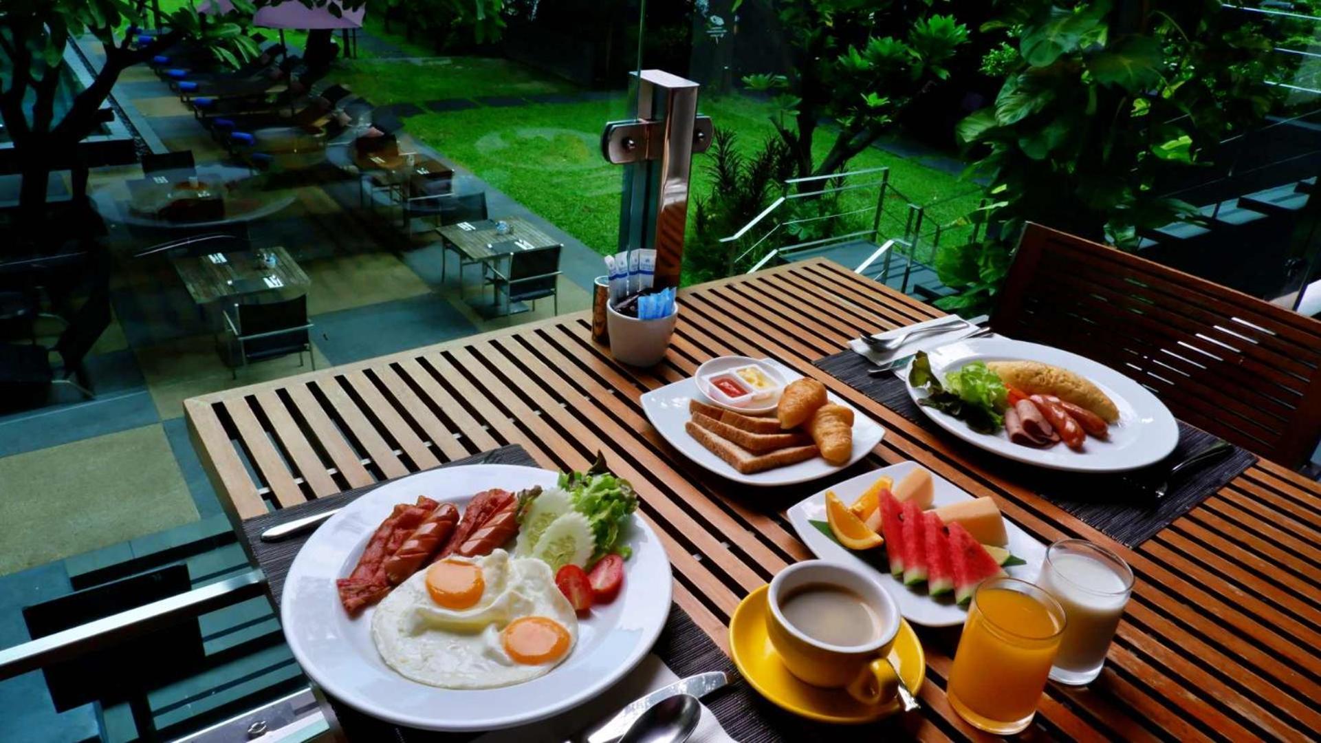 Sora Resort & Suites Sukhumvit Bangkok Exterior photo