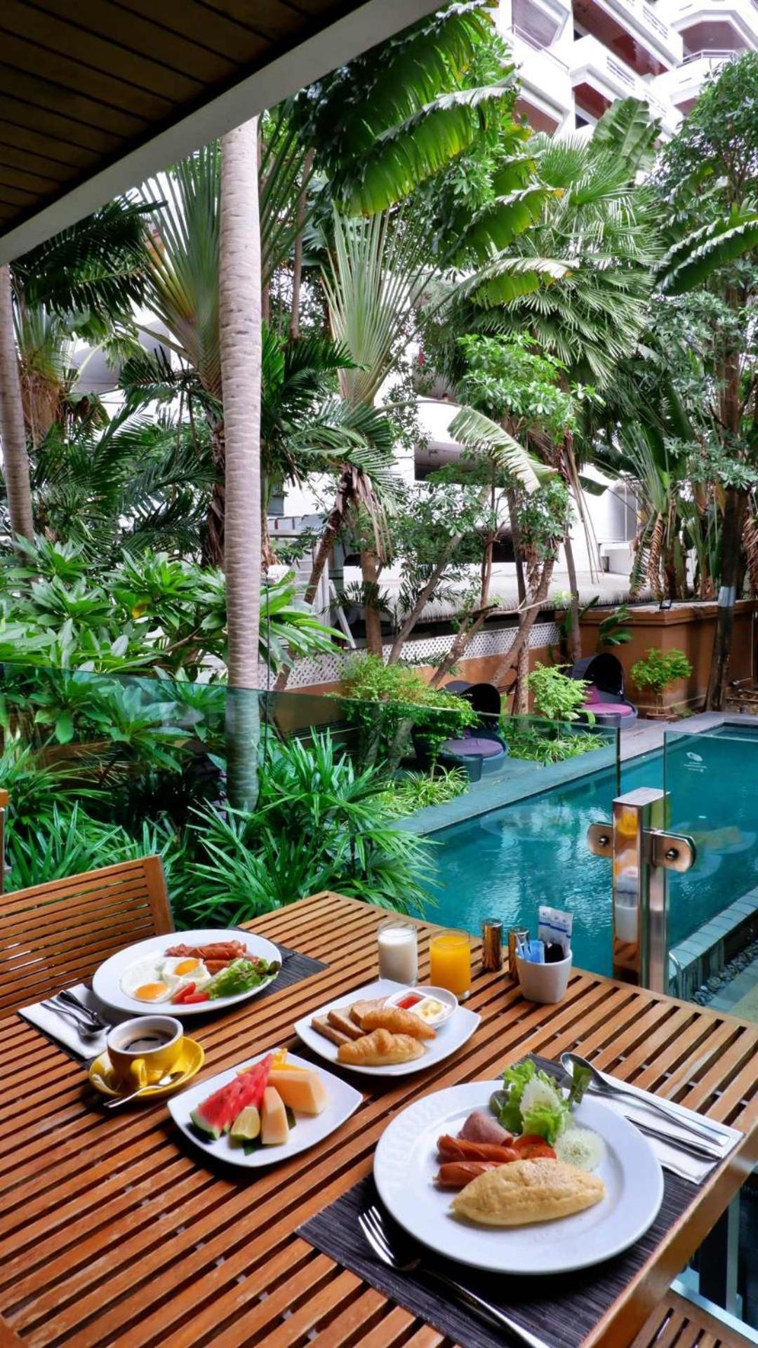 Sora Resort & Suites Sukhumvit Bangkok Exterior photo