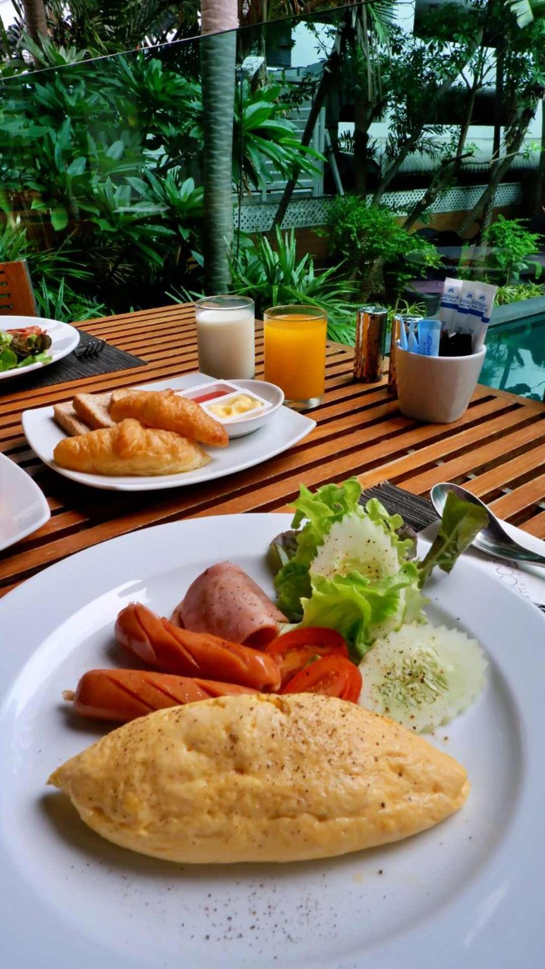 Sora Resort & Suites Sukhumvit Bangkok Exterior photo