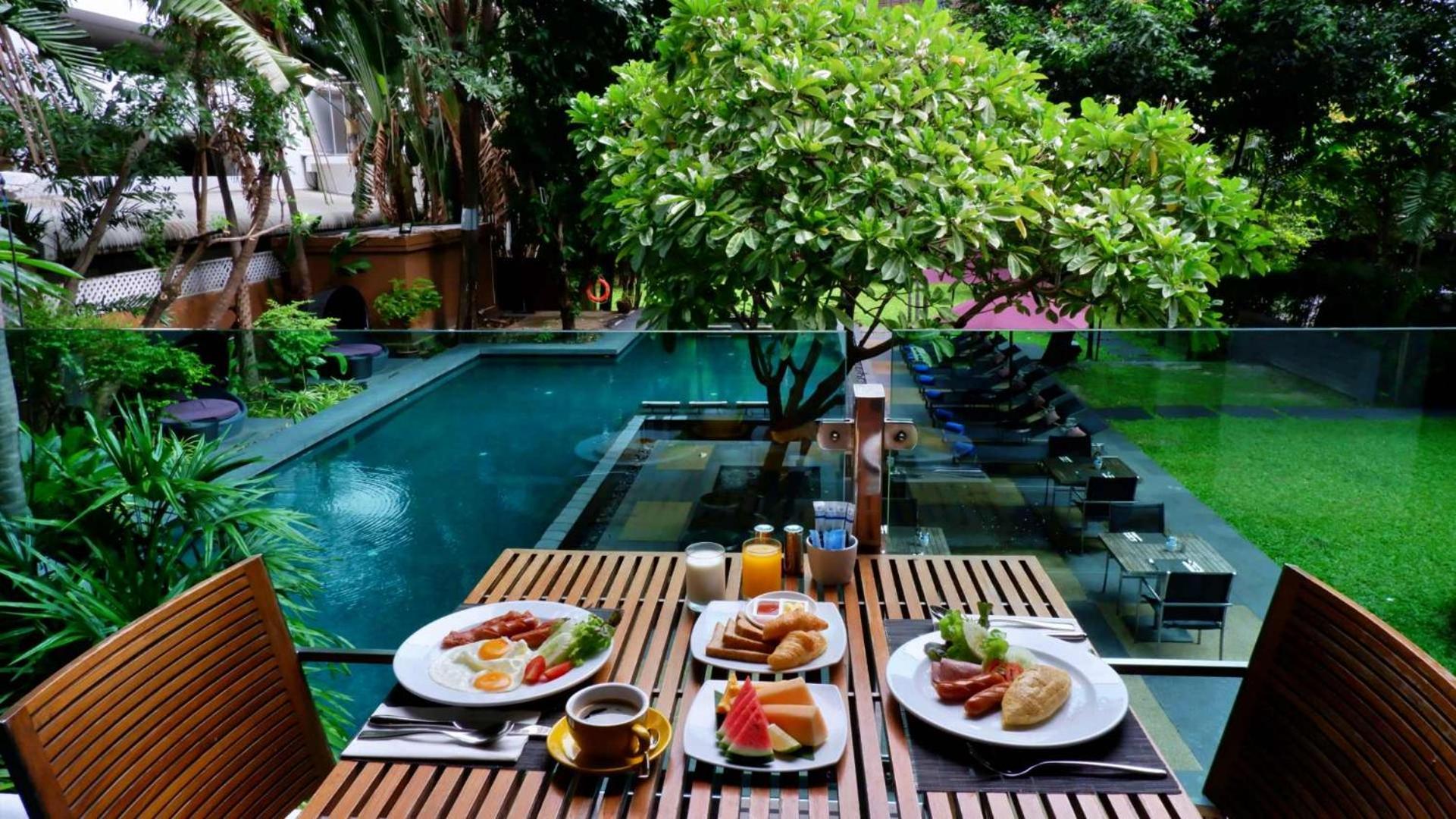 Sora Resort & Suites Sukhumvit Bangkok Exterior photo