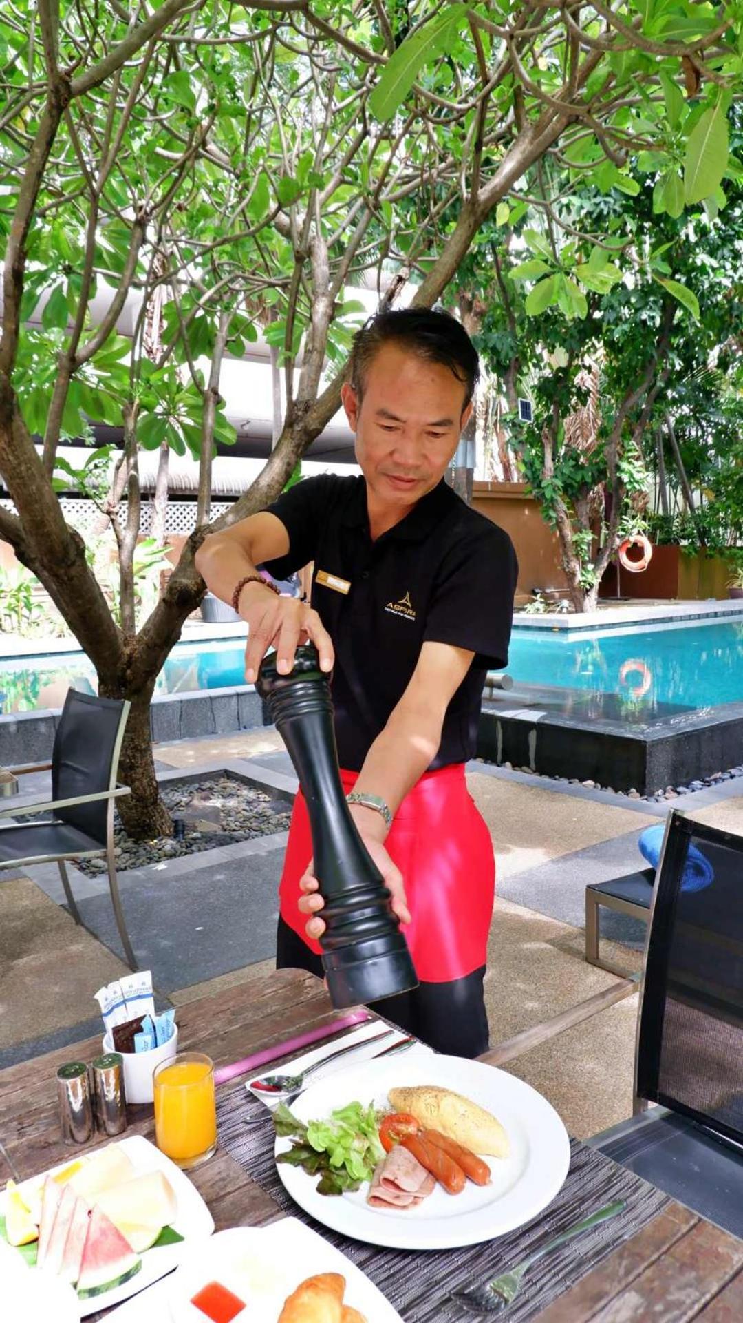 Sora Resort & Suites Sukhumvit Bangkok Exterior photo